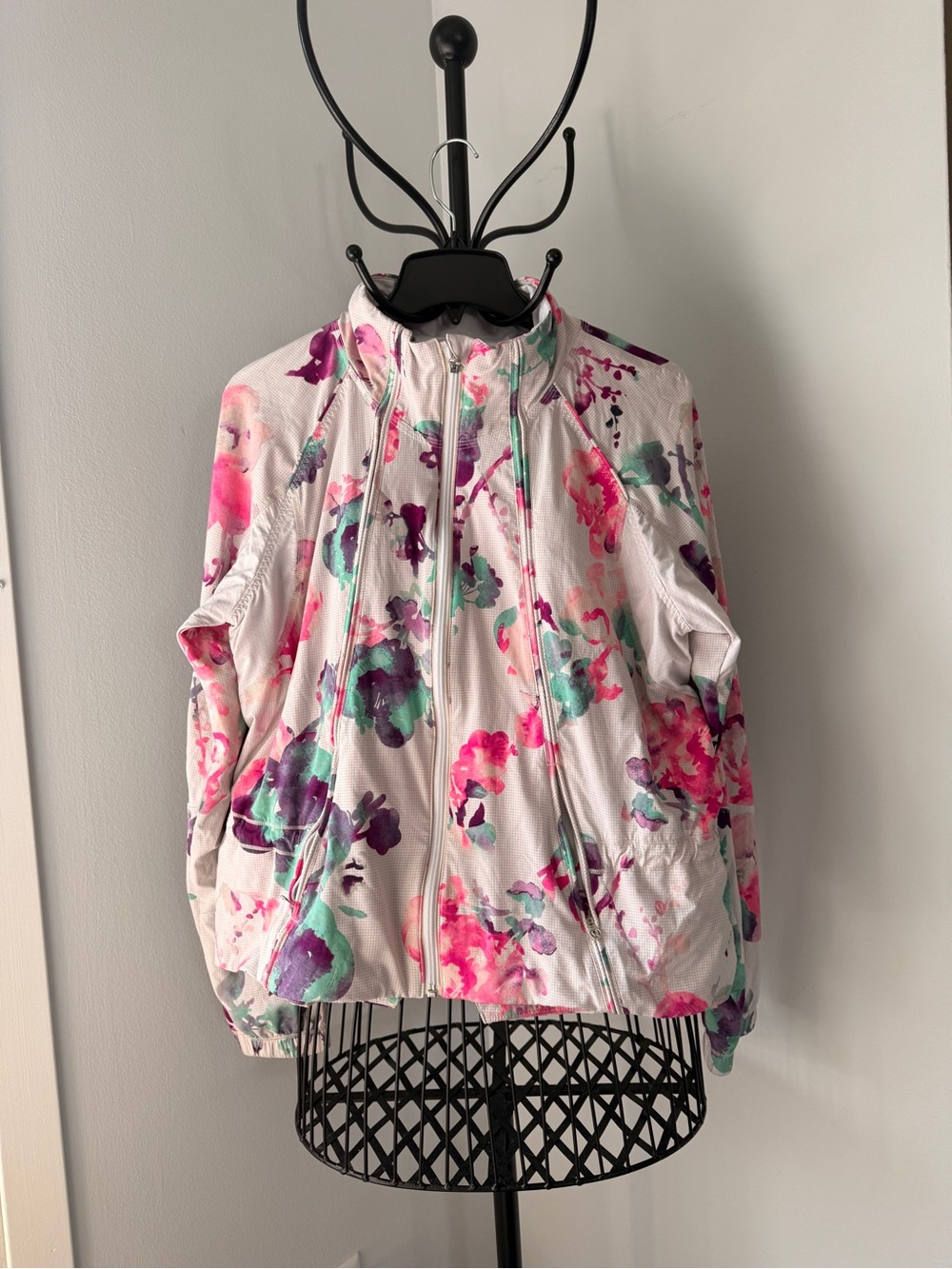 lululemon Run: Travel To Track Jacket Print – Blurred Blossoms White